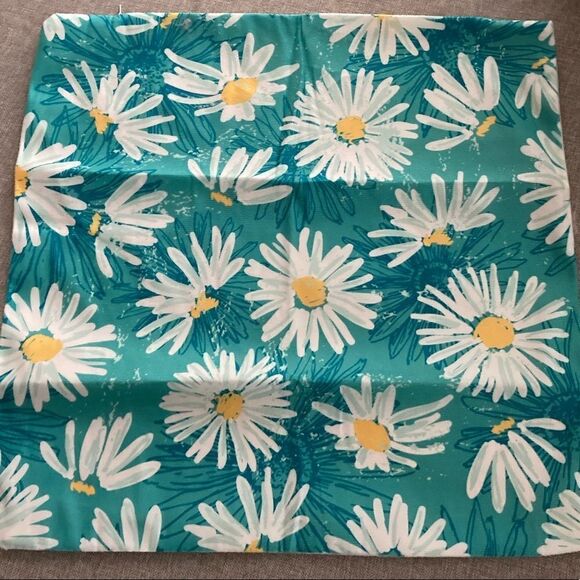 Daisy Print Pillow Cover - Picture 4 of 4